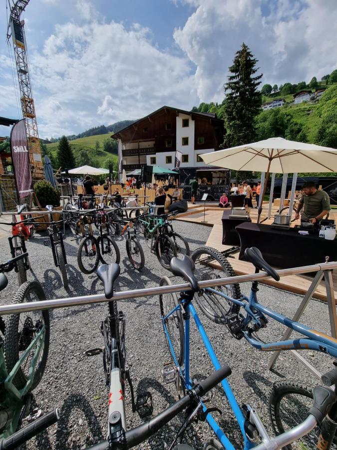 Skill Mountain Lodge - Ski Und Bike Hostel Im Sommer Mit Joker Card Saalbach-Hinterglemm Exterior foto