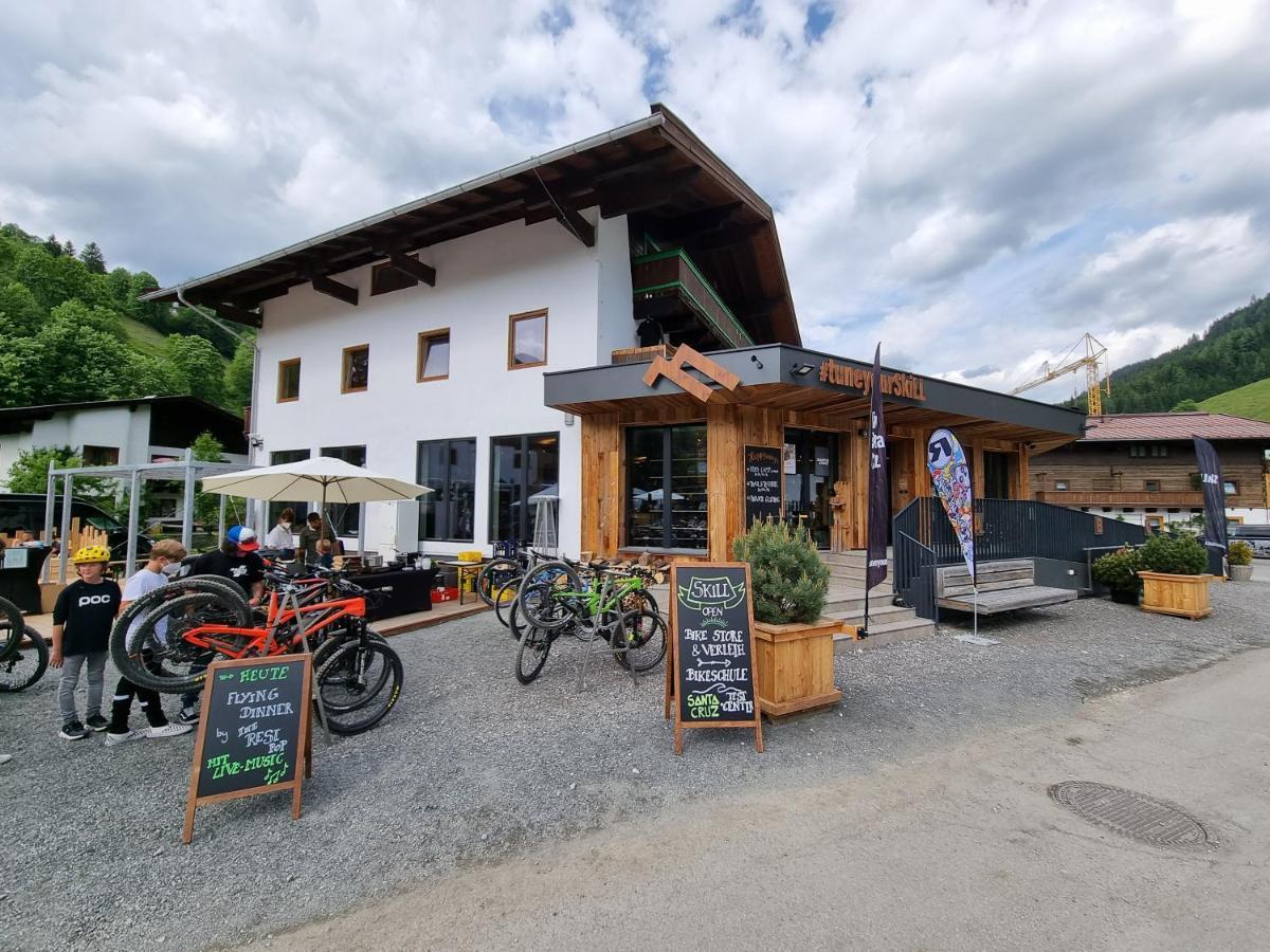 Skill Mountain Lodge - Ski Und Bike Hostel Im Sommer Mit Joker Card Saalbach-Hinterglemm Exterior foto