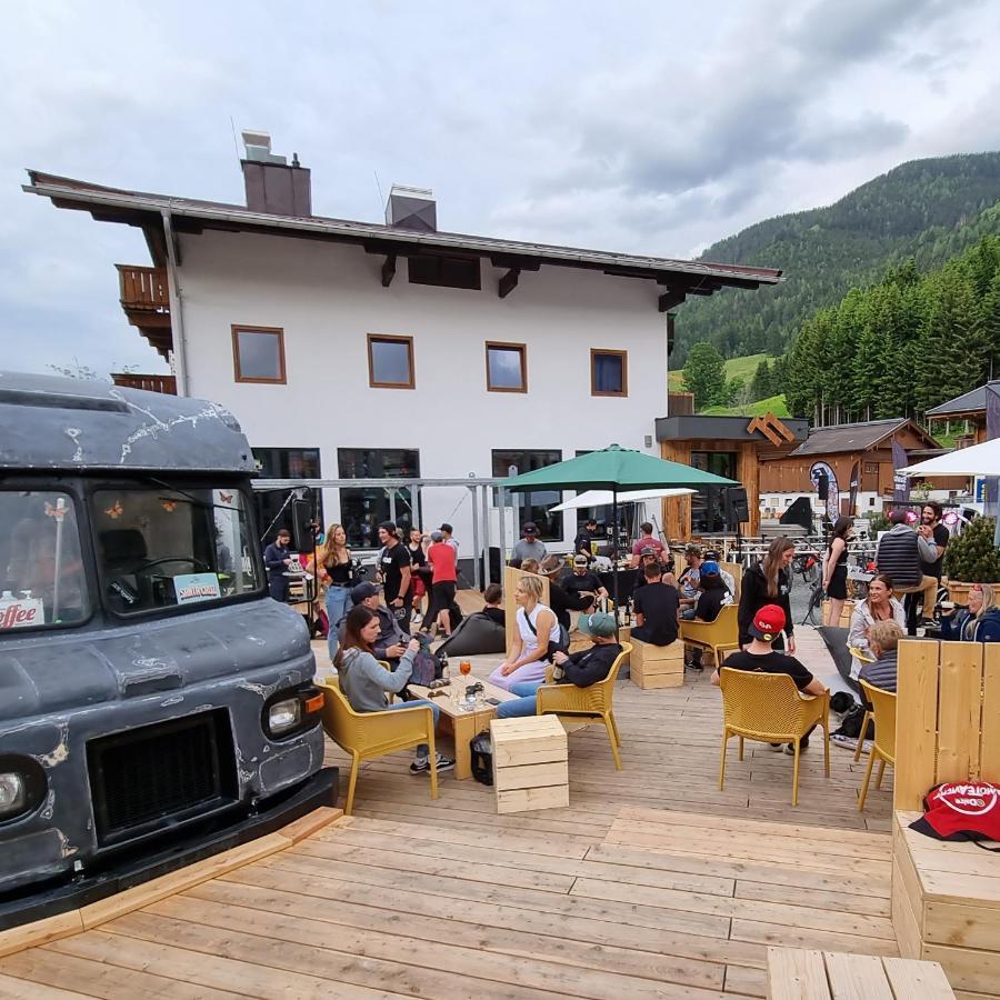Skill Mountain Lodge - Ski Und Bike Hostel Im Sommer Mit Joker Card Saalbach-Hinterglemm Exterior foto