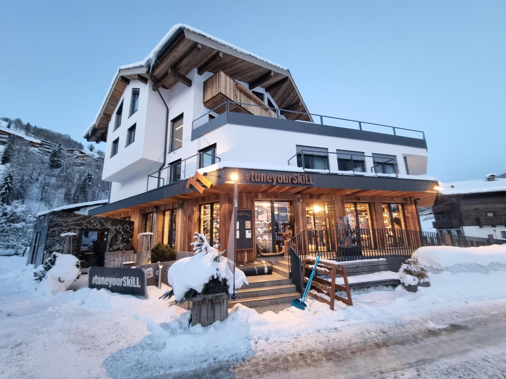 Skill Mountain Lodge - Ski Und Bike Hostel Im Sommer Mit Joker Card Saalbach-Hinterglemm Exterior foto
