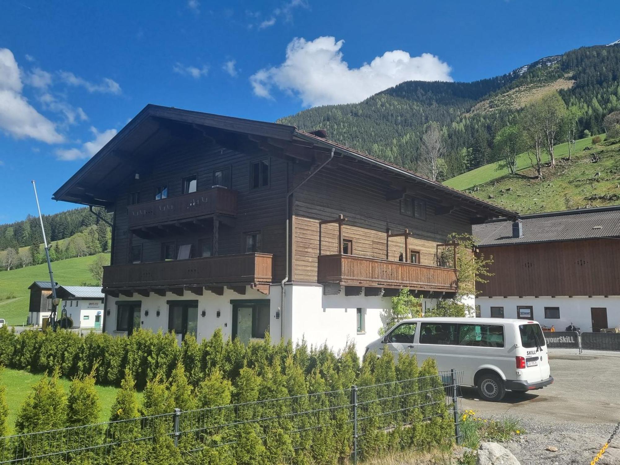 Skill Mountain Lodge - Ski Und Bike Hostel Im Sommer Mit Joker Card Saalbach-Hinterglemm Exterior foto