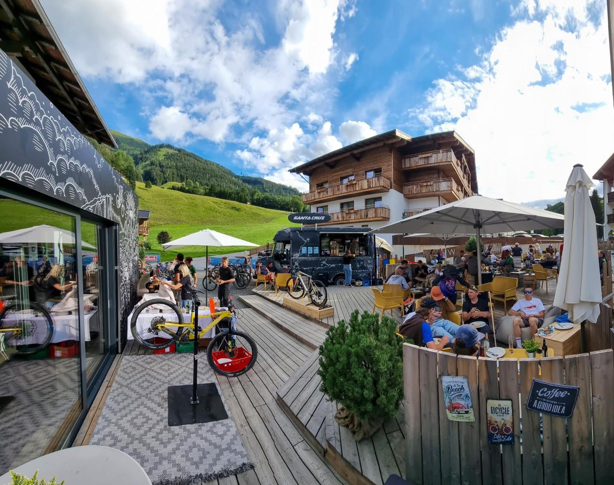Skill Mountain Lodge - Ski Und Bike Hostel Im Sommer Mit Joker Card Saalbach-Hinterglemm Exterior foto